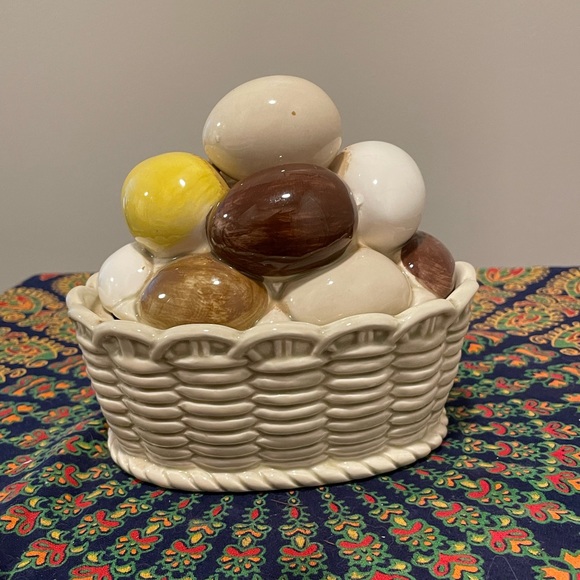 Vintage Armbee made in Japan ceramic egg basket with lid. EUC!! - Picture 1 of 16